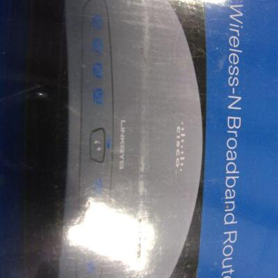Lot 40 - Cisco Wireless B Router & Magellan Roadmate