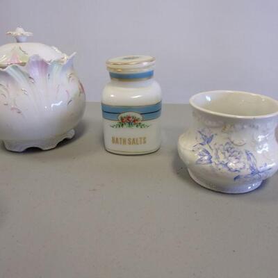 Lot 42 - Condiment Serving Porcelain Dishes