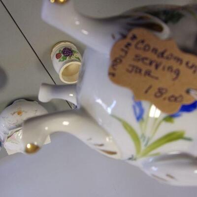 Lot 42 - Condiment Serving Porcelain Dishes