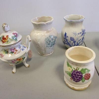 Lot 42 - Condiment Serving Porcelain Dishes