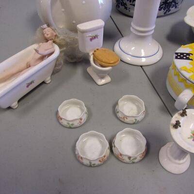 Lot 44 - Porcelain Home Decor - Flip Sewing Kit