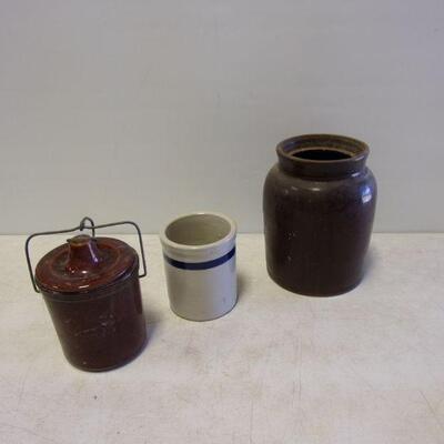 Lot 47 - Ceramic Containers 