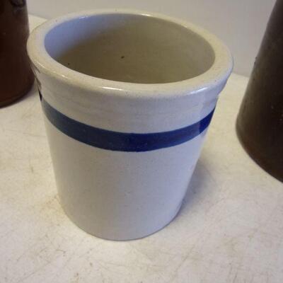 Lot 47 - Ceramic Containers 