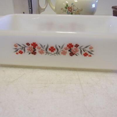 Lot 48 - Home Decor - Pyrex - Pampered Chef Stoneware
