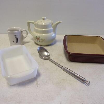 Lot 48 - Home Decor - Pyrex - Pampered Chef Stoneware