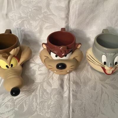 LR#14 - 1992 Looney Tunes hard plastic mugs