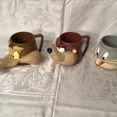 LR#14 - 1992 Looney Tunes hard plastic mugs