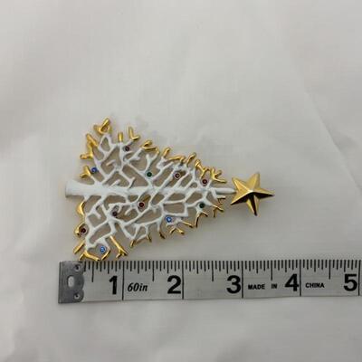 (98) Vintage | 1970s Metal Christmas Tree Pin