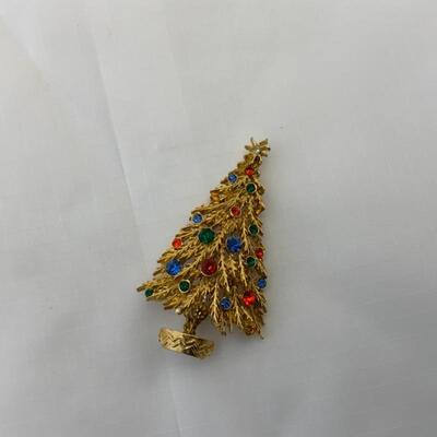 (101) Vintage | 1960s Multi-Colored Christmas Pin