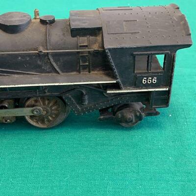 LOT 322 OLD ELECTRIC TRAIN MARX LOCOMOTIVE 666 & CARS