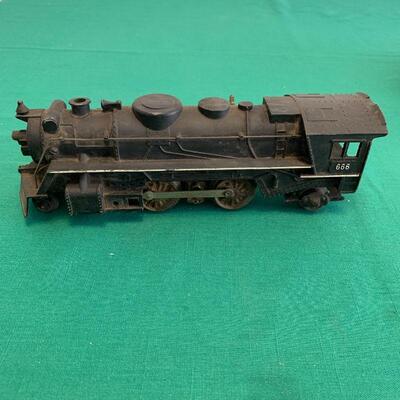 LOT 322 OLD ELECTRIC TRAIN MARX LOCOMOTIVE 666 & CARS