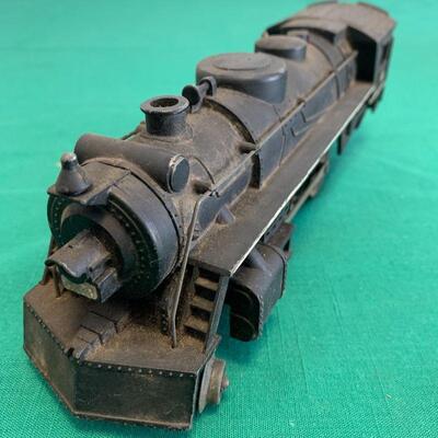 LOT 322 OLD ELECTRIC TRAIN MARX LOCOMOTIVE 666 & CARS