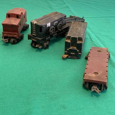 LOT 322 OLD ELECTRIC TRAIN MARX LOCOMOTIVE 666 & CARS