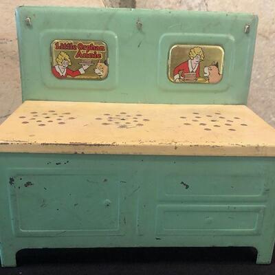 #33 Little Orphan Annie Tin Toy Stove 