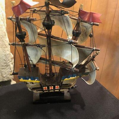 #76 Vintage Pirate Ship 