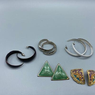 5 Pairs of Vintage Earrings YD#011-1120-00126
