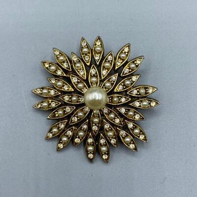 Vintage Faux Pearl & Rhinestone Starburst Pin YD#011-1120-00139