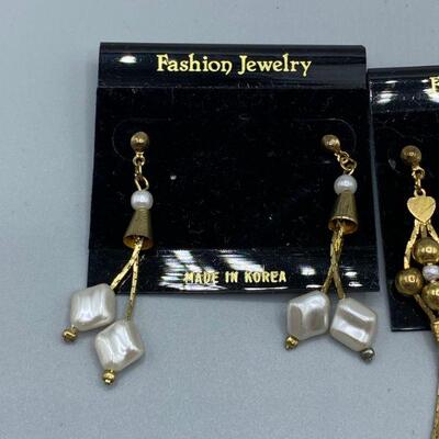 4 Pairs of Gold Tone Dangle Earrings YD#011-1120-00168
