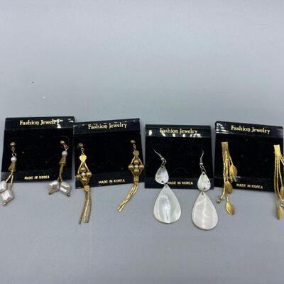 4 Pairs of Gold Tone Dangle Earrings YD#011-1120-00168
