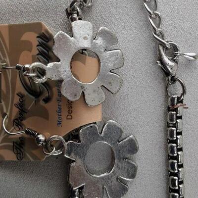 Big Metal Beads Necklace