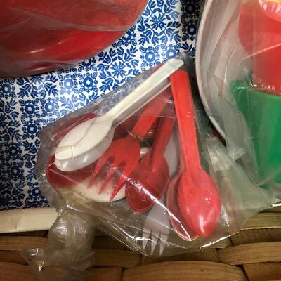 Vintage Picnic Basket w. Plates, Cups, Utensils