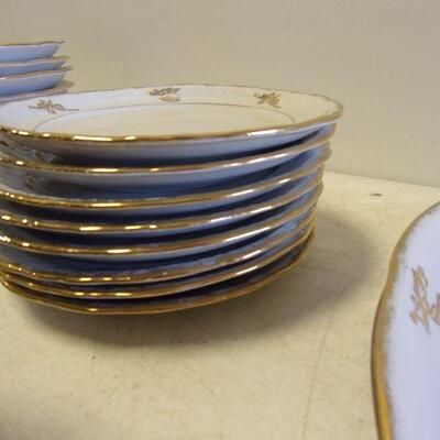 Lot 63 - Tienshan Fine China GABRIELLES Christmas Dinner Set