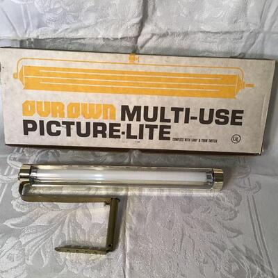 DR#154 - Vintage Our Own Multi-Use Picture Light (NIB)