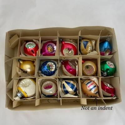 (117) Vintage | Fifteen Indent Christmas Ornaments