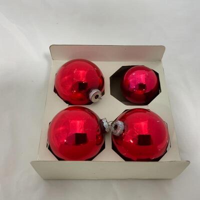 (119) Vintage | Twenty-Eight Red Shiny Brite Ornaments
