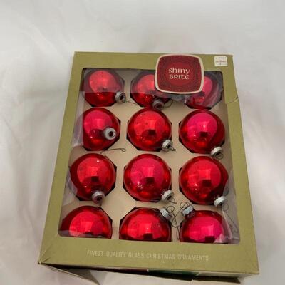 (119) Vintage | Twenty-Eight Red Shiny Brite Ornaments