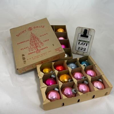 (122) Vintage | Two Dozen Shiny Brite Christmas Ornaments