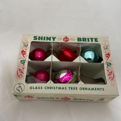 (124) Vintage | Seventeen Shiny Brite Christmas Ornaments