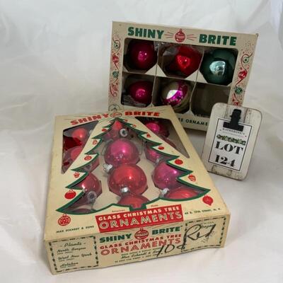 (124) Vintage | Seventeen Shiny Brite Christmas Ornaments