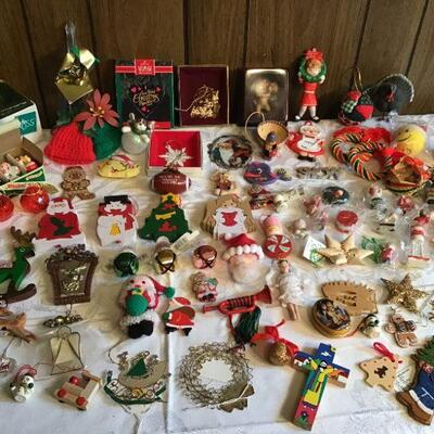 U#236 - Christmas Ornaments Lot 1
