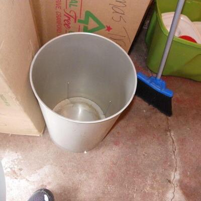 New Trash basket with flex lid.
