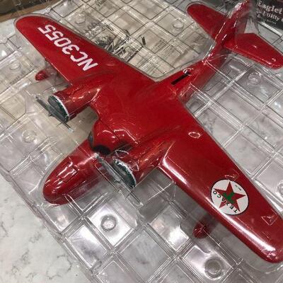 L32: Texaco Die-cast metal  Airplanes