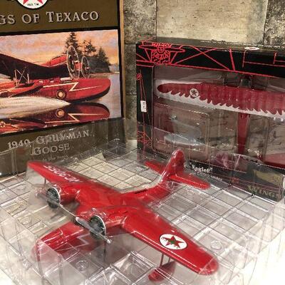 L32: Texaco Die-cast metal  Airplanes