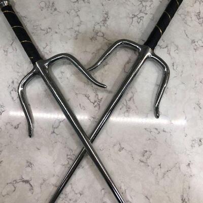L62: Dueling Daggers