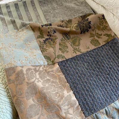 L72: Patchwork Twin Bedding