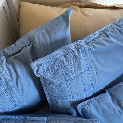 L74: Lot of Blue Decorative Pillows