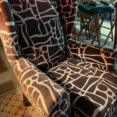 L90: Wing Back Side Chair