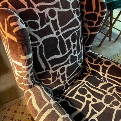 L90: Wing Back Side Chair