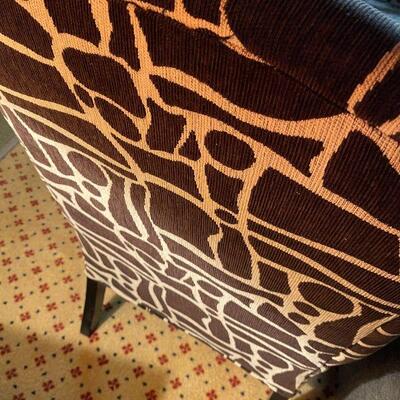 L90: Wing Back Side Chair