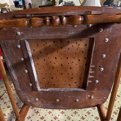 L91: Antique Rocking Chair