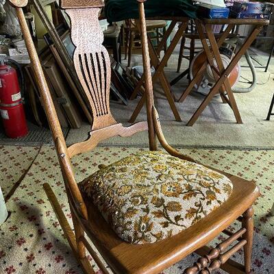 L91: Antique Rocking Chair
