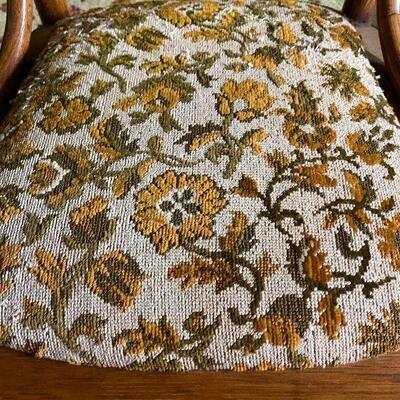 L91: Antique Rocking Chair