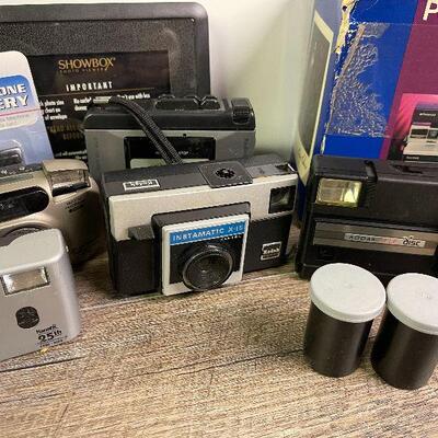 L95: Collection of Vintage Cameras