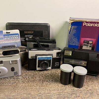 L95: Collection of Vintage Cameras