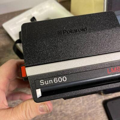 L95: Collection of Vintage Cameras