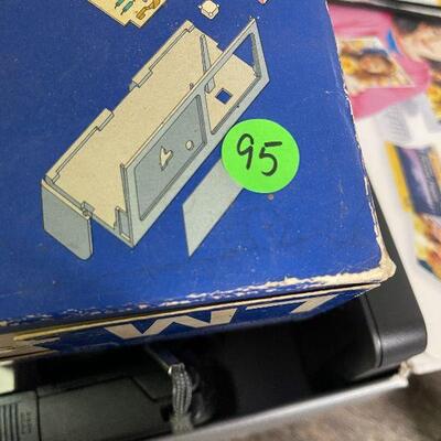L95: Collection of Vintage Cameras